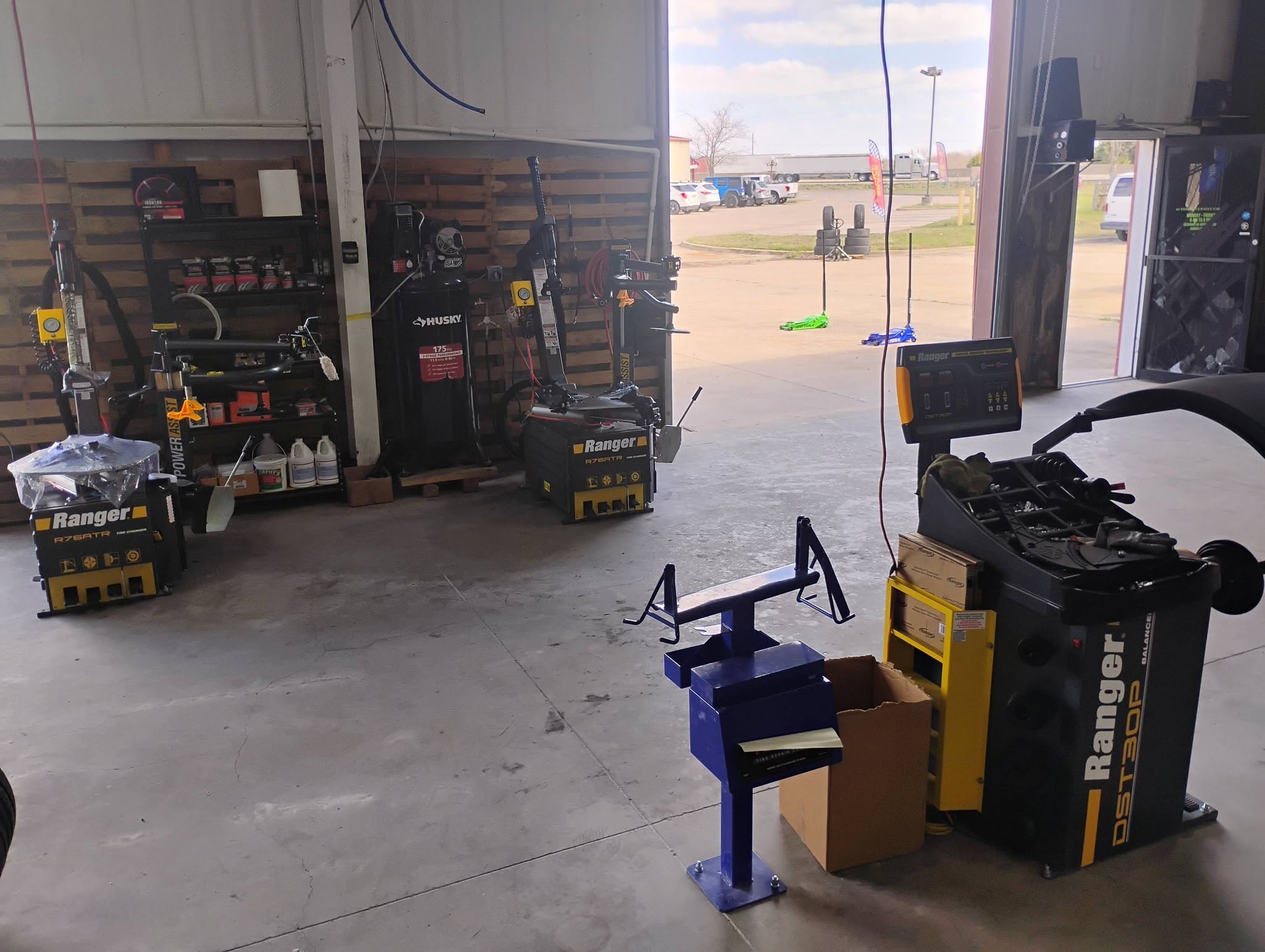 Tire changer and wheel balancer
